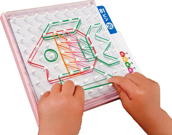 RUBBER BAND PATTERN BOARD لوحة الأنماط بالمطاط الملون