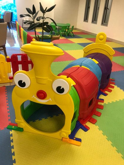 نفق القطار السعيد Happy train tunnel