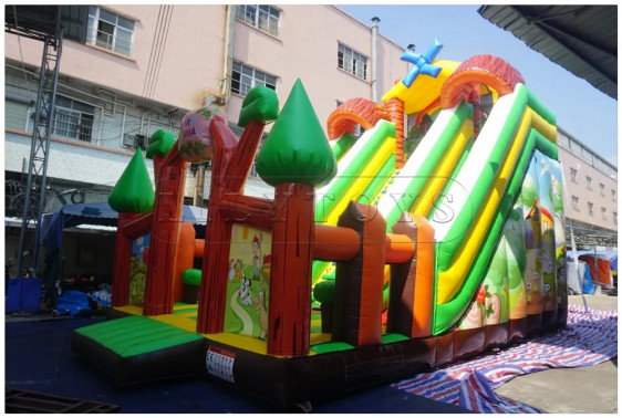قلعة قفز قابلة للنفخ مع زحليقتين وسلم تسلق - Inflatable jumping castle with 2 slides and climbing ladder