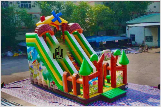 قلعة قفز قابلة للنفخ مع زحليقتين وسلم تسلق - Inflatable jumping castle with 2 slides and climbing ladder
