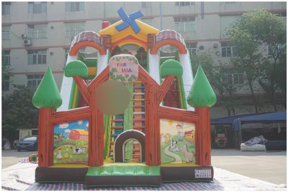 قلعة قفز قابلة للنفخ مع زحليقتين وسلم تسلق - Inflatable jumping castle with 2 slides and climbing ladder