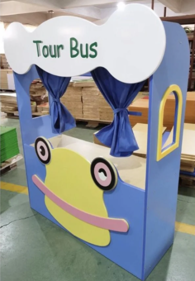 مسرح الحافلة السياحية  Tour Bus Theater