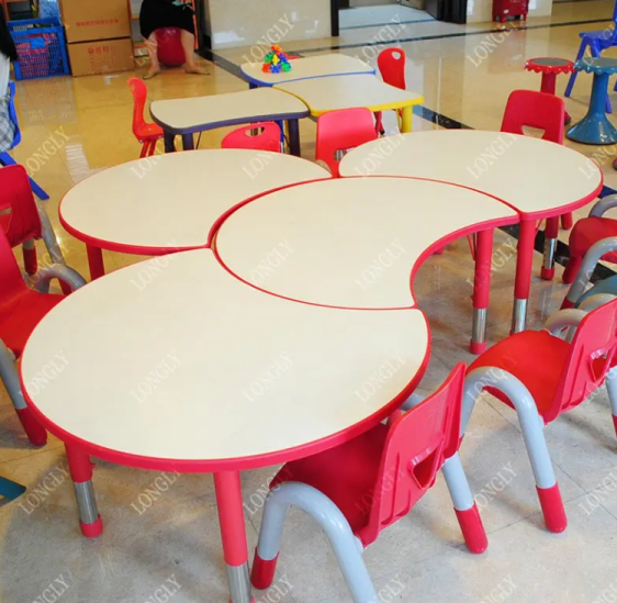 طاولة نصف دائرية Semi-Circular Table